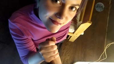 డిక్ ప్లాట్ మరియు మంచి లోతైన గుల్ప్‌తో కూడిన సాధారణ రష్యన్ హోమ్ పోర్న్